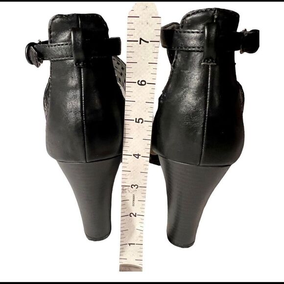 Unlisted Follow the Signs Cut Out Open Toe High Heels Womens Size 9M Black. - Picture 5 of 7